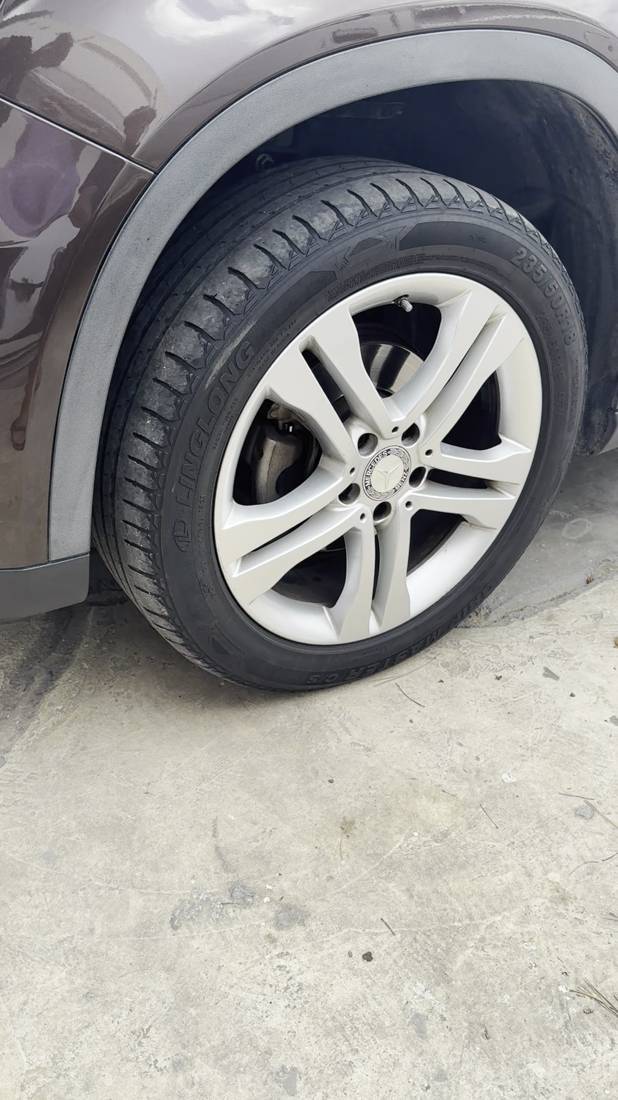 Mercedes alloy wheel before detailing