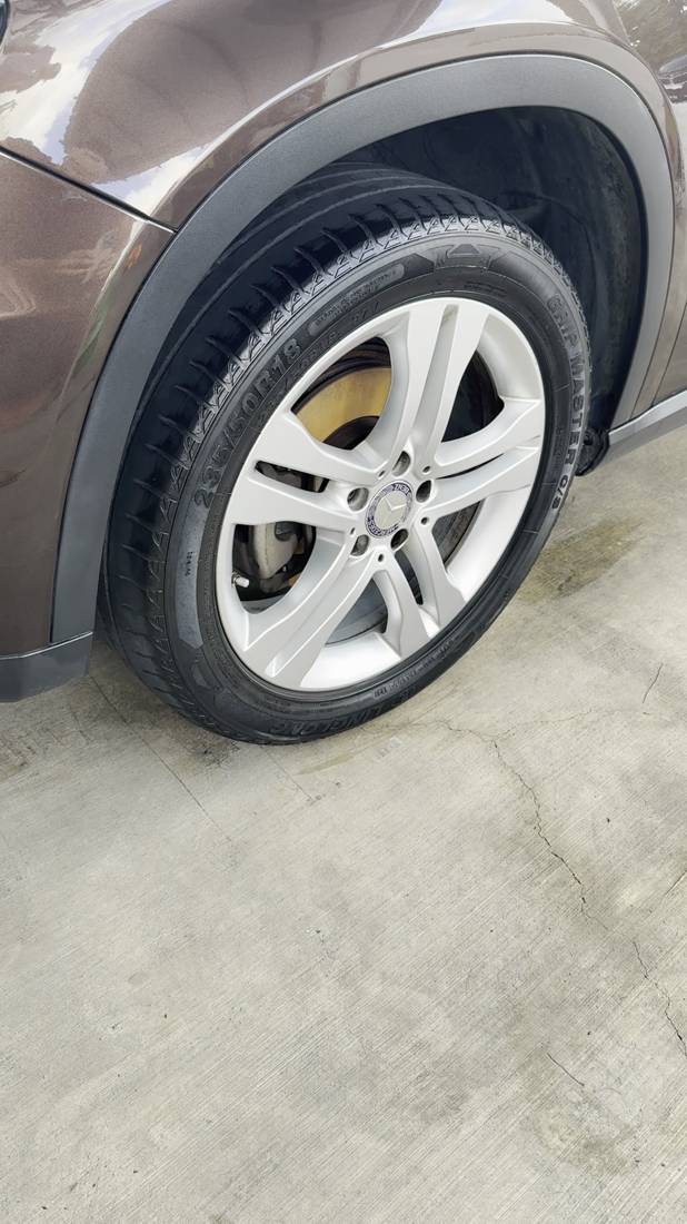 Mercedes alloy wheel before detailing